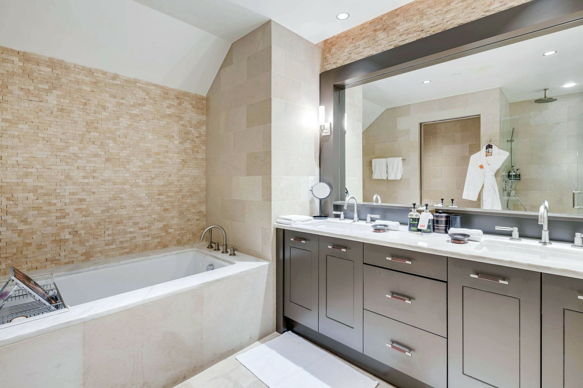 PHEE - Bathroom