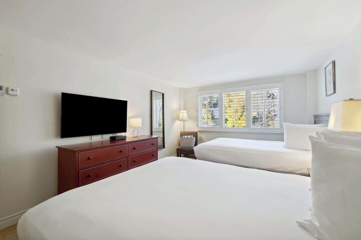 #491 - Studio Living Area