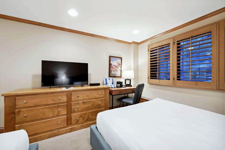 #283 - Studio Living Area