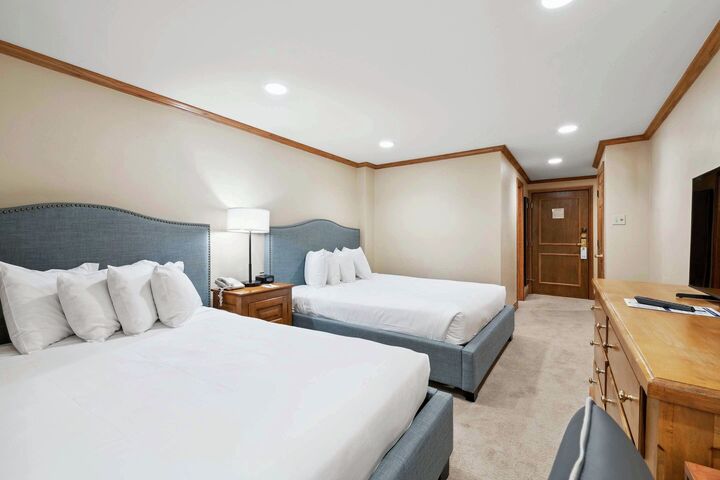 #283 - Studio Living Area