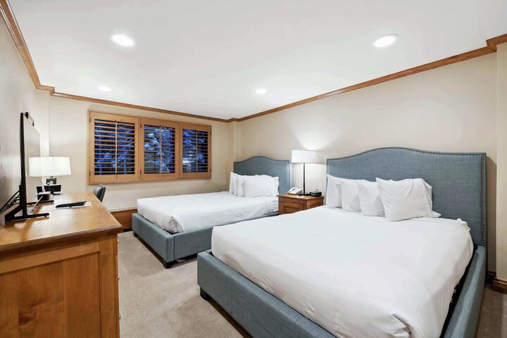 #283 - Studio Living Area