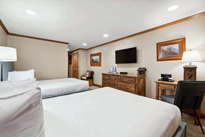 #281 - Studio Living Area