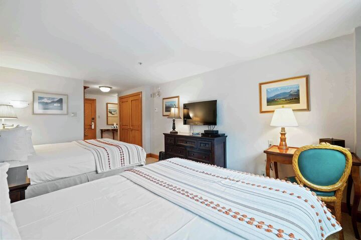 #391 - Studio Living Area