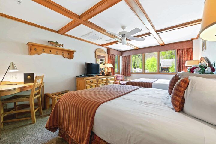 #595 - Living Area & Sleeping Area