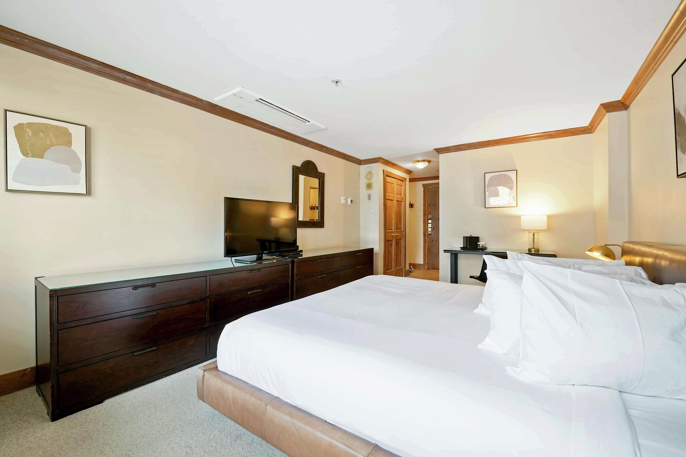 King Lodge Room