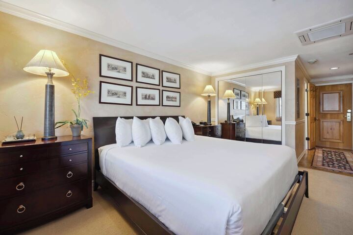 #690 - Studio Living Area