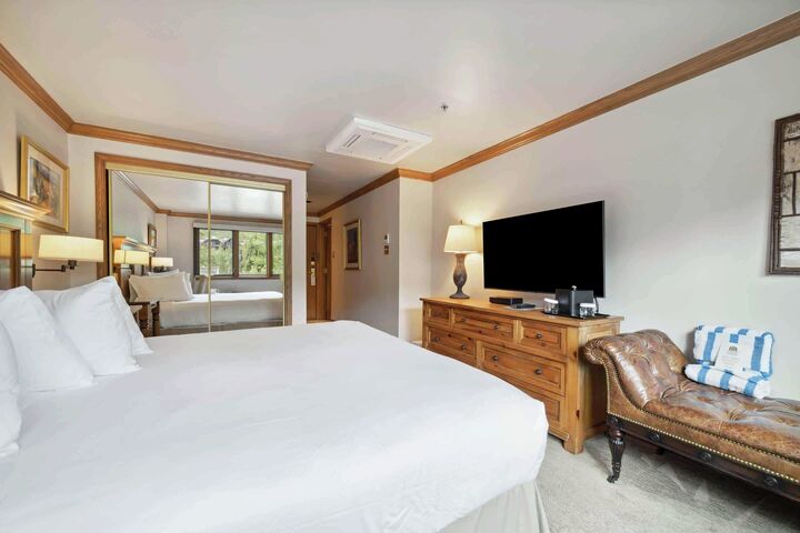 #190 - Studio Living Area