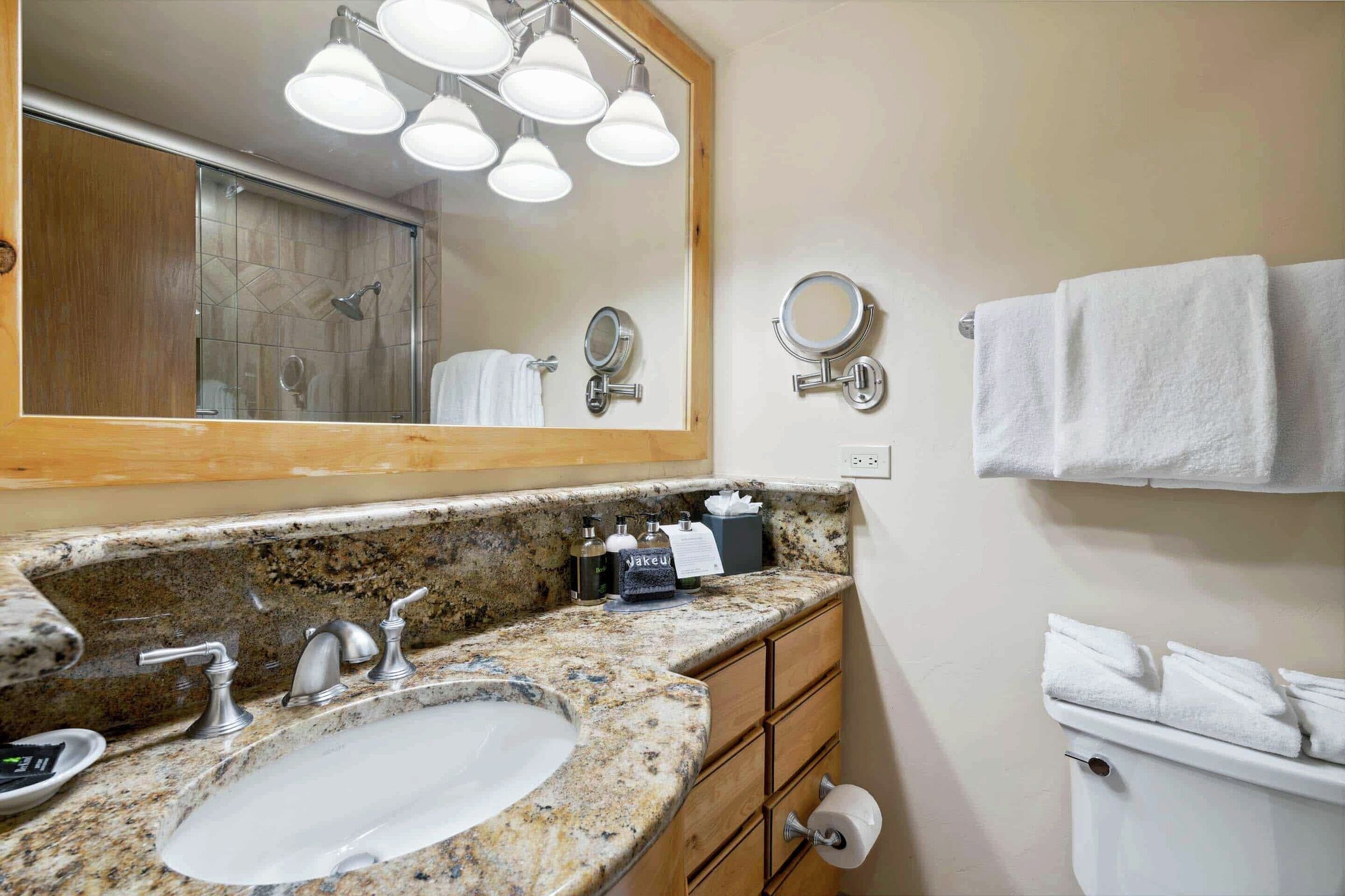 #190 - Studio Bathroom