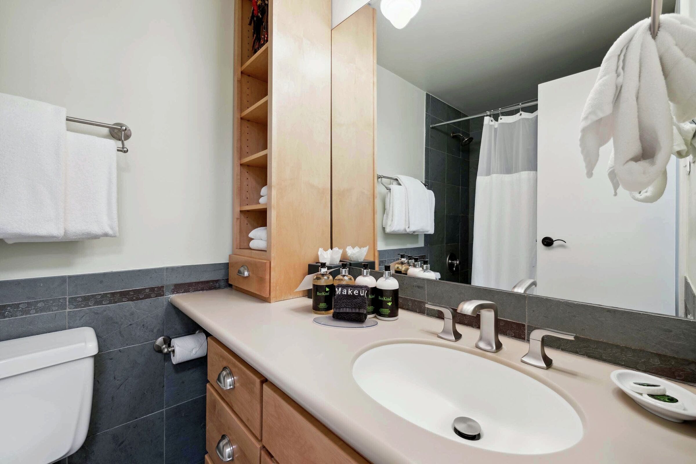 #193 - Studio Bathroom