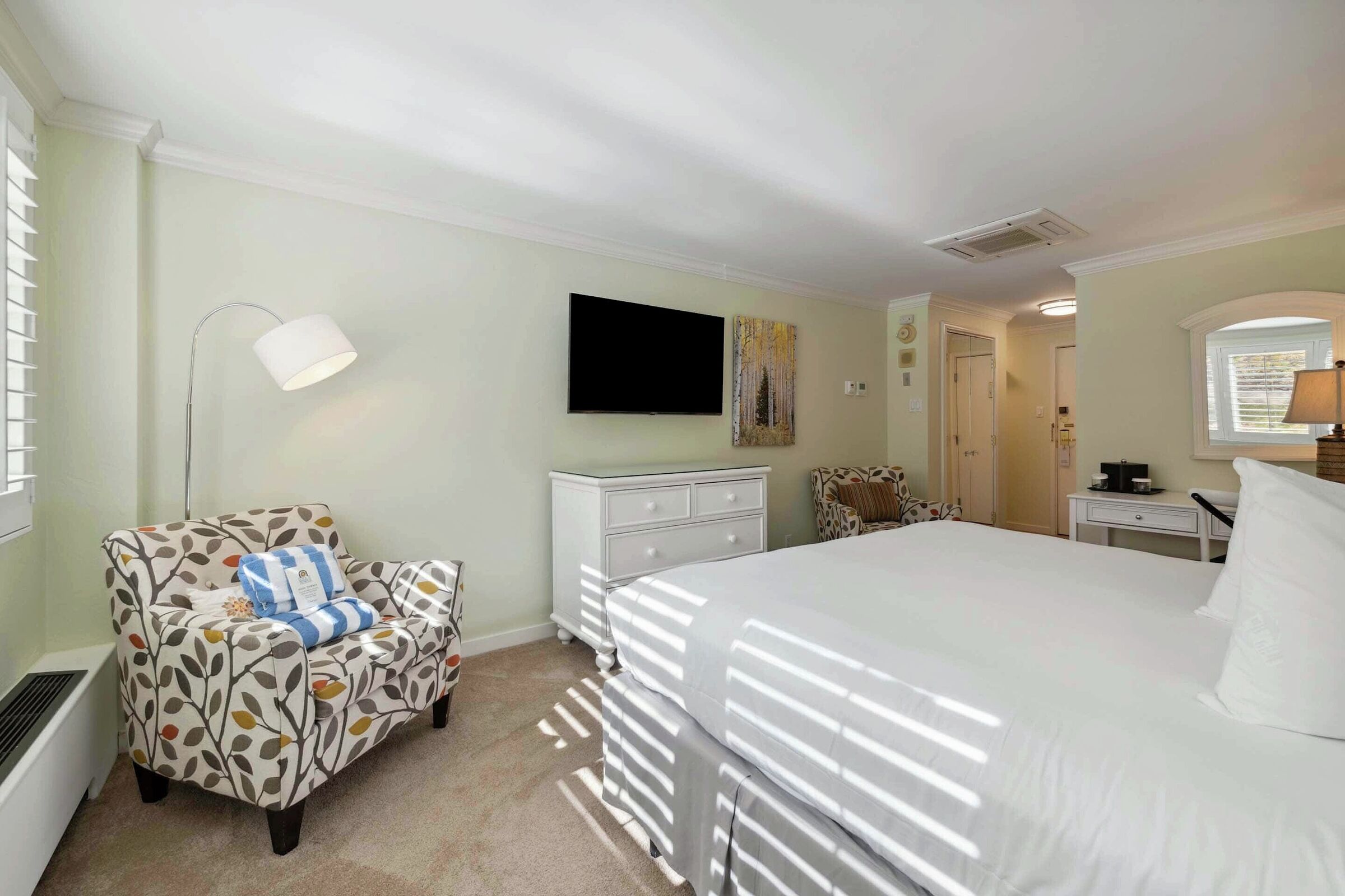 #193 - Studio Living Area