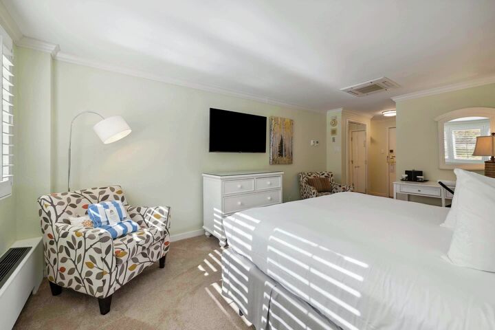 #193 - Studio Living Area