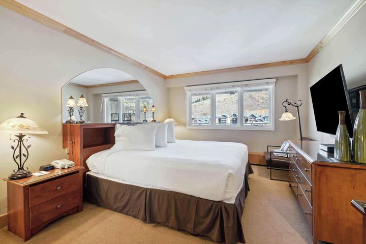 #782 - Studio Living Area