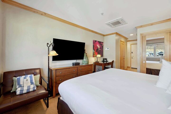 #782 - Studio Living Area