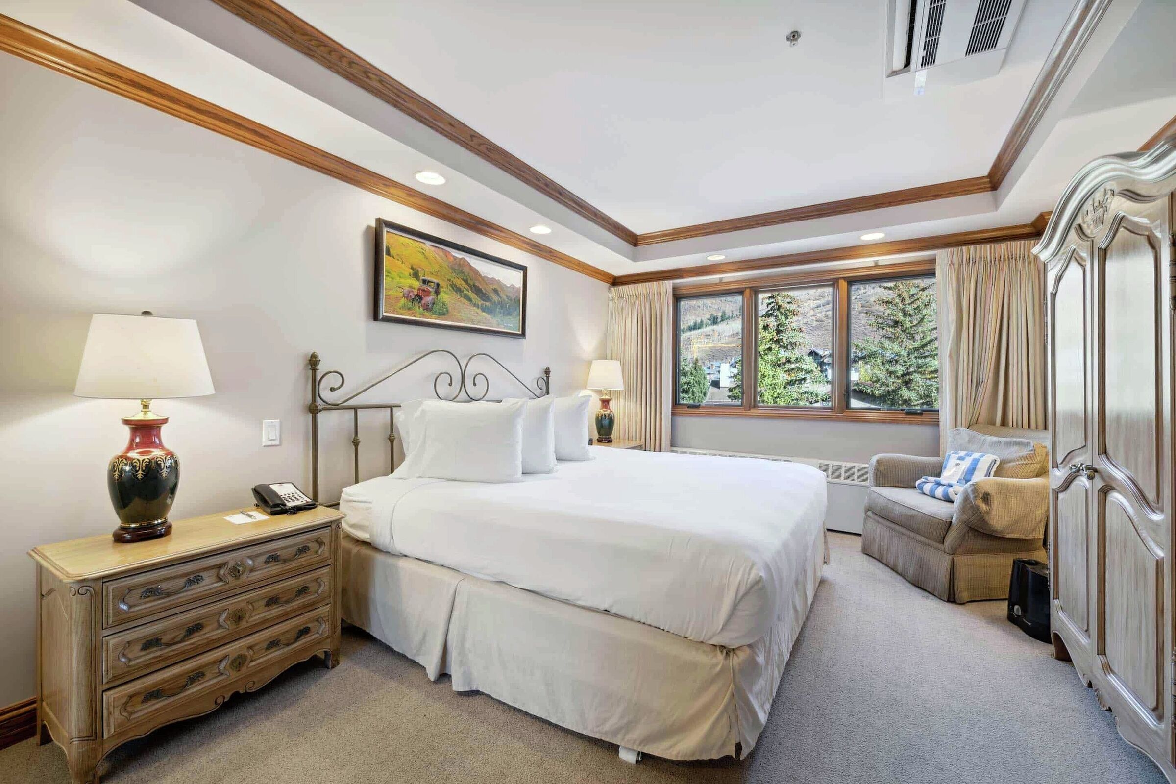 #382 - Studio Living Area