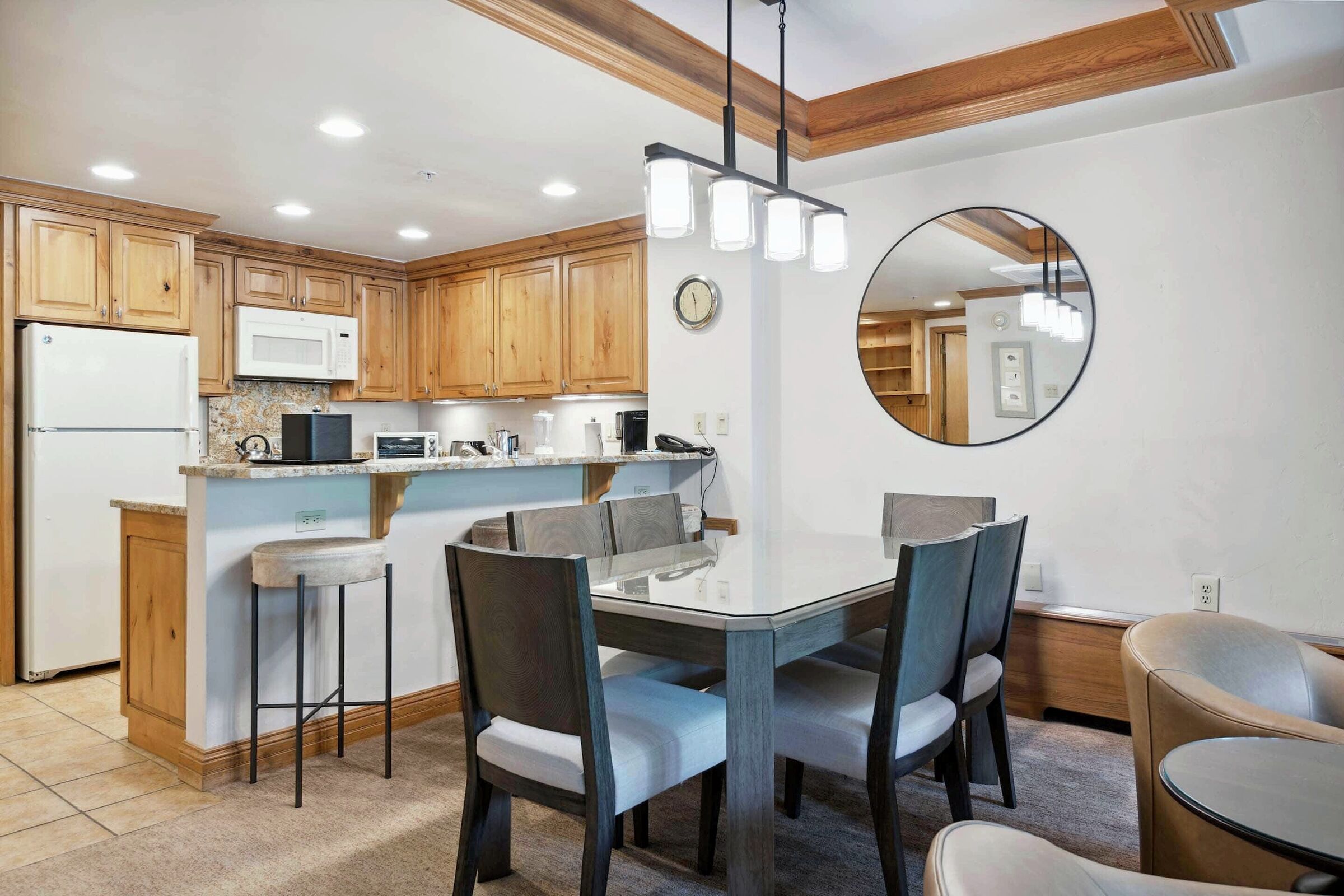 Dining Area & Kitchen
