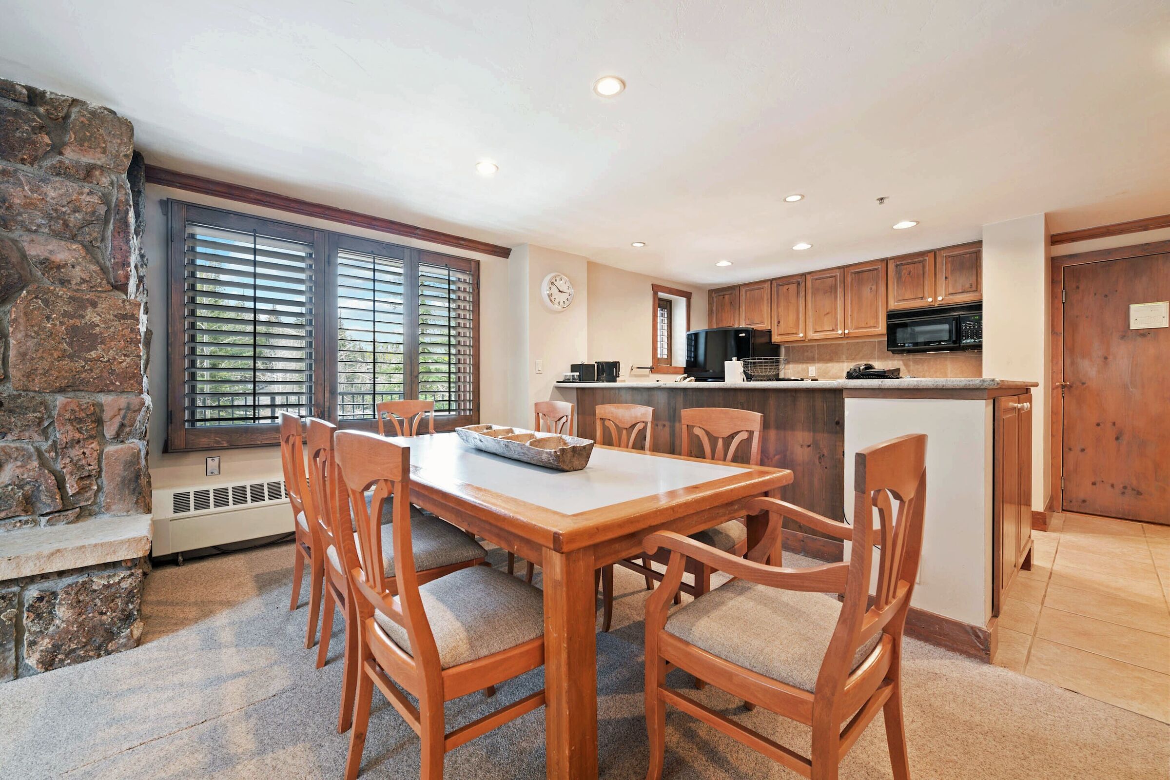 Dining Area & Kitchen