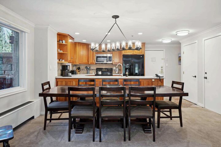 Dining Area & Kitchen