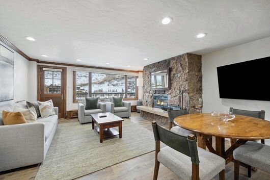 Living Area & Dining Area