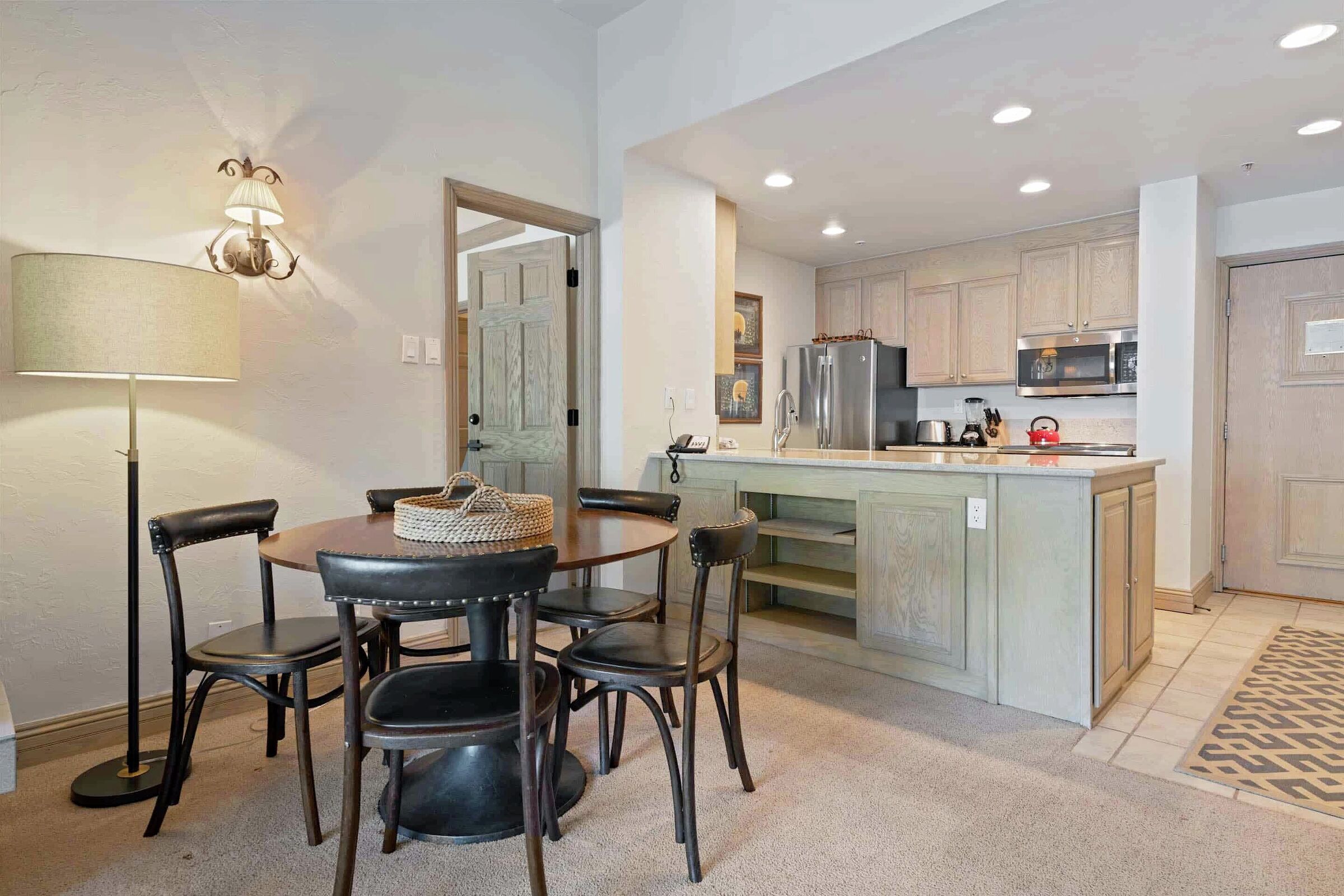 Dining Area & Kitchen