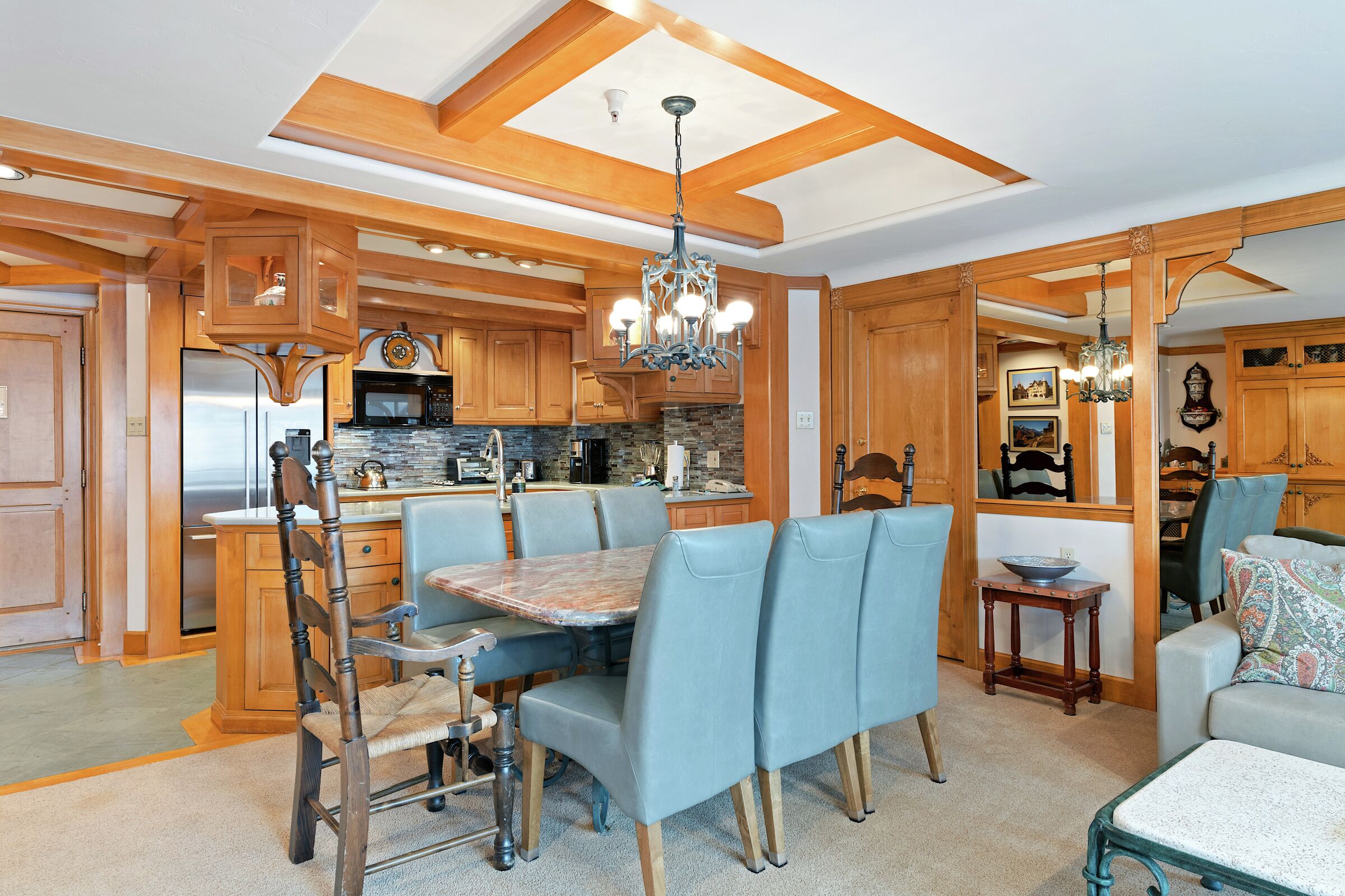 Dining Area & Kitchen