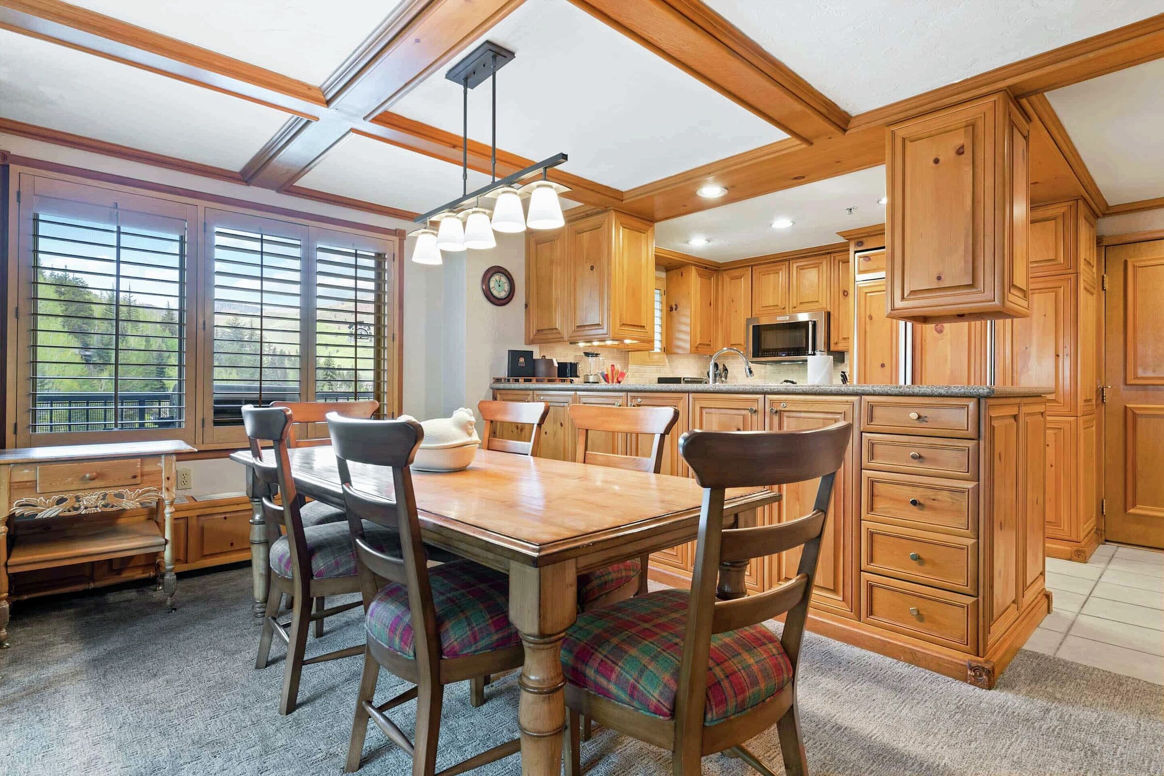 Dining Area & Kitchen