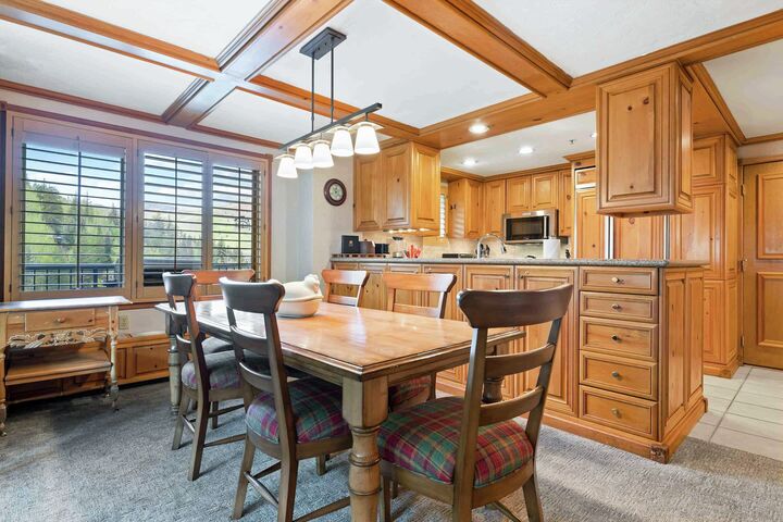 #599 - Dining Area & Kitchen