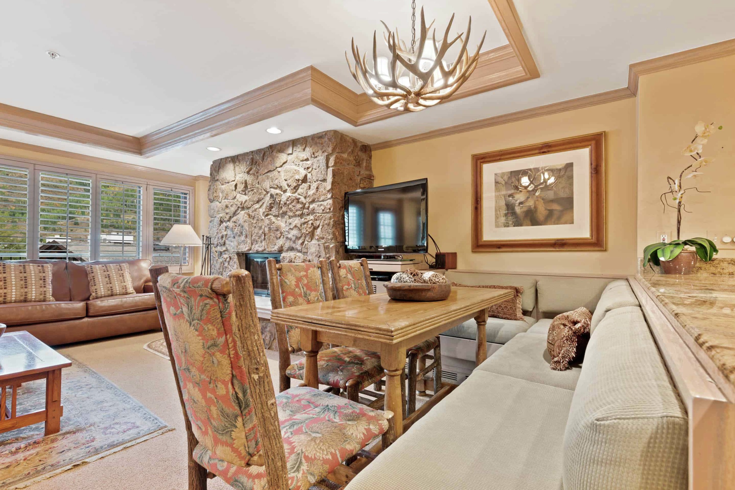 Living Area & Dining Area