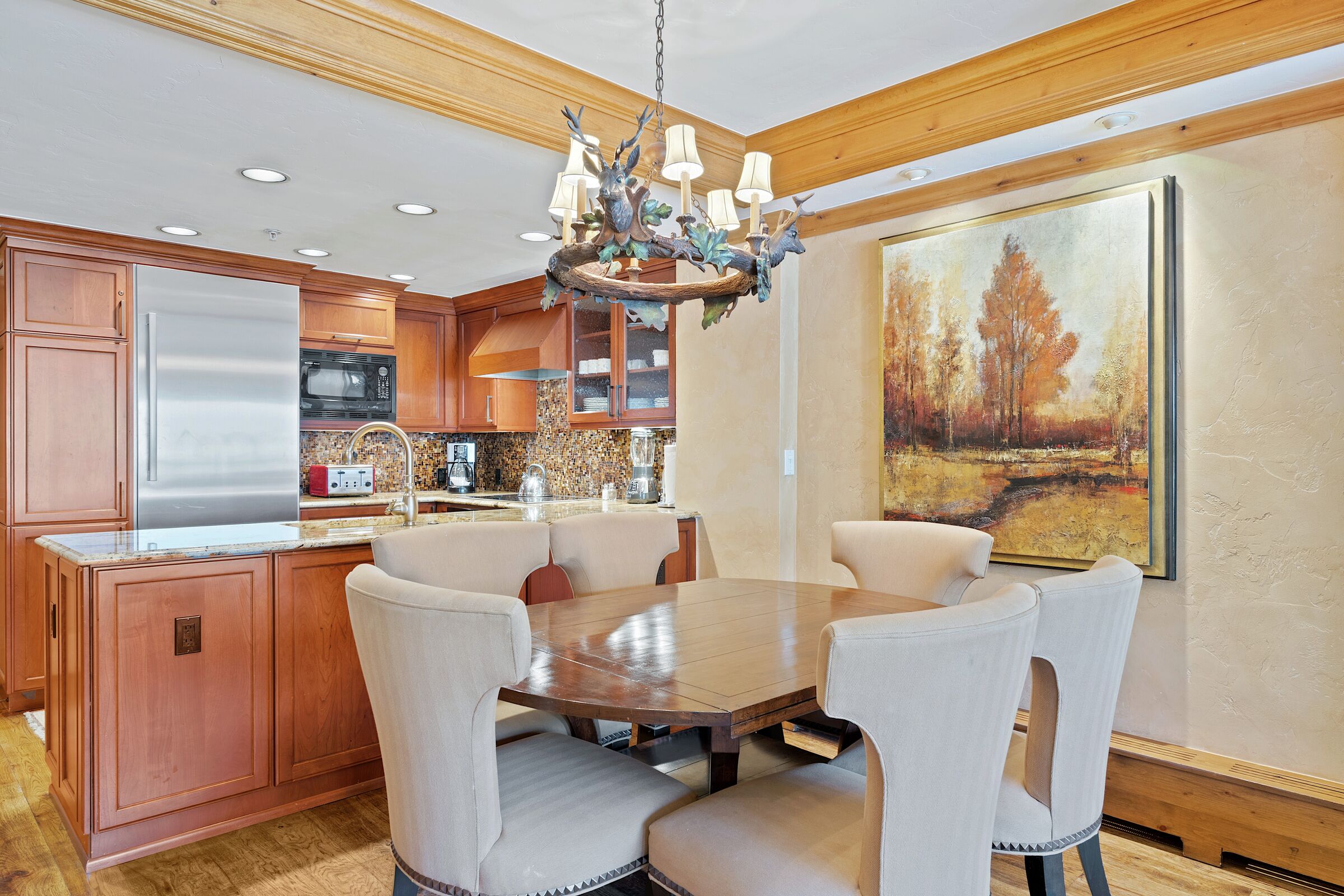 Dining Area & Kitchen