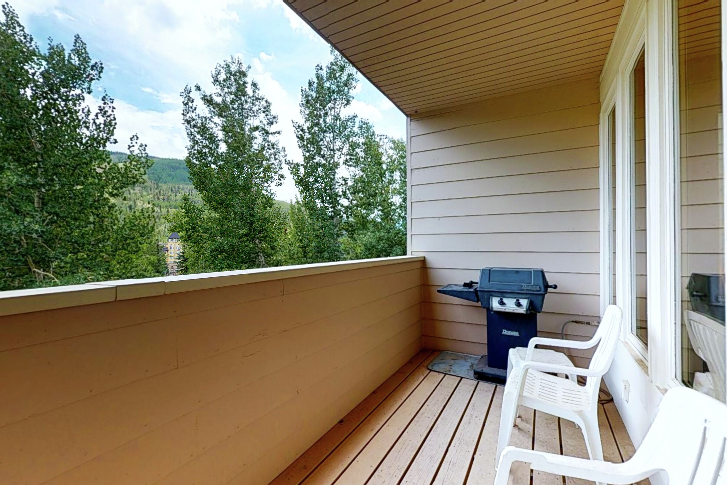 #33E - Balcony with BBQ