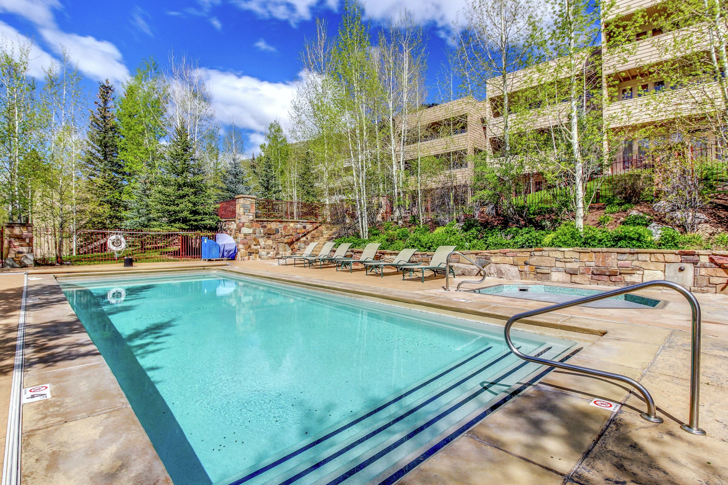 Swimming Pool & Hot Tub