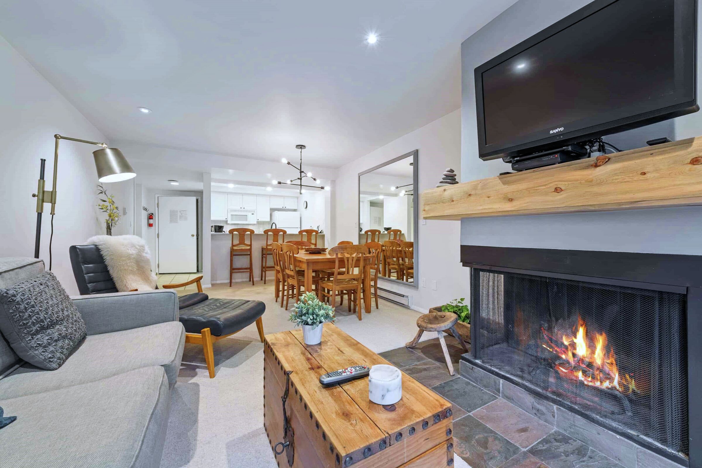 #403 - Living Room & Dining Room