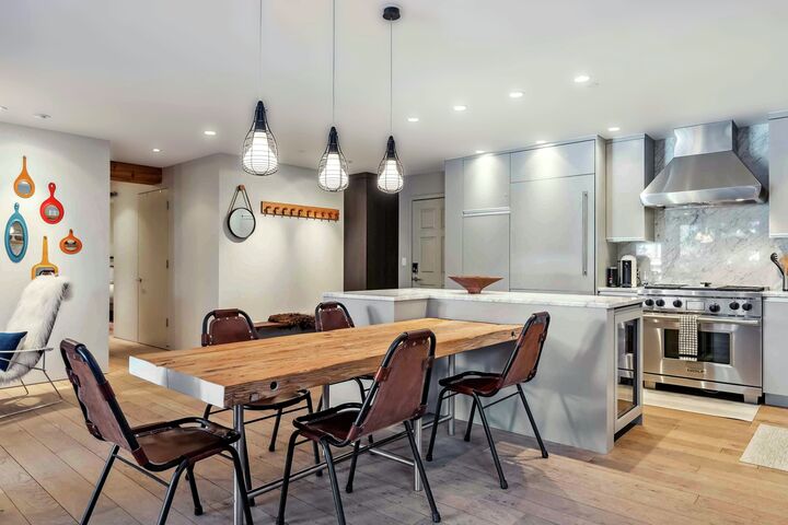 Dining Area & Kitchen