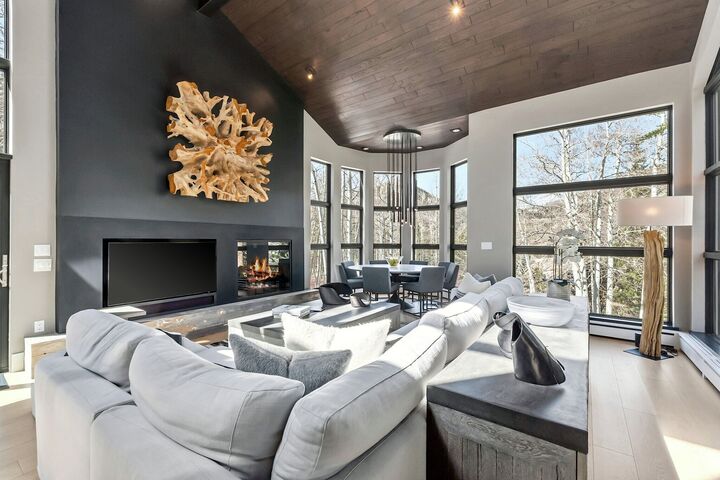Living Area & Dining Area