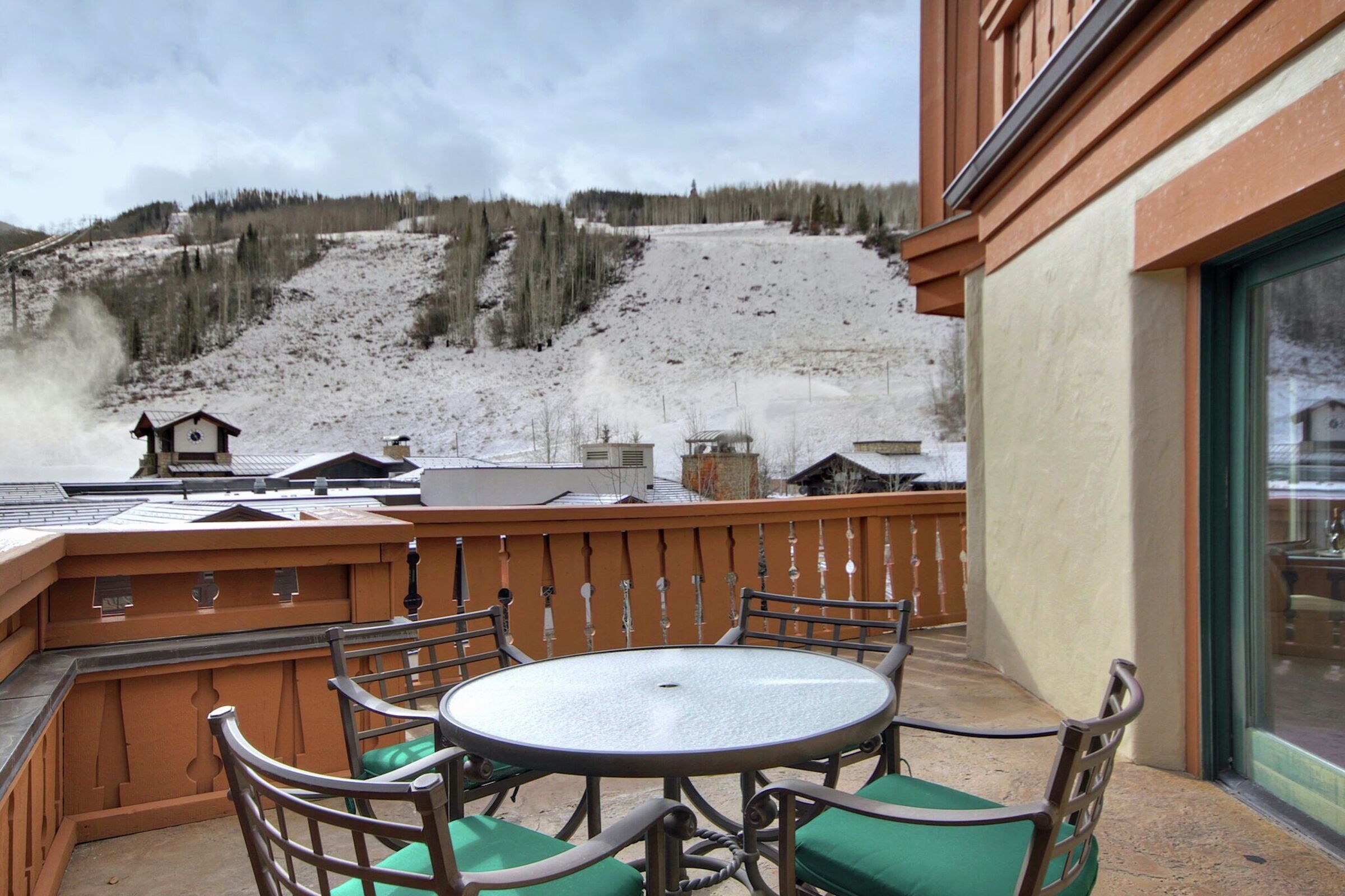 Luxury King Slope View - King Suite Balcony
