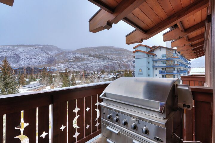 5 Bdrm Chalet - Balcony with BBQ