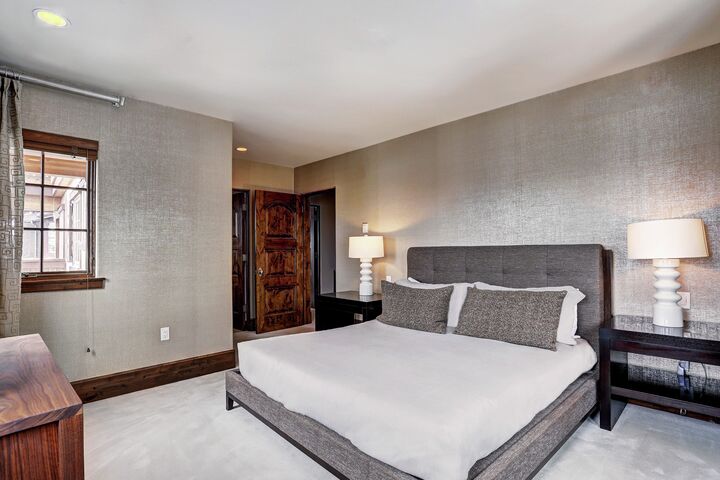 5 Bdrm Chalet - Bedroom