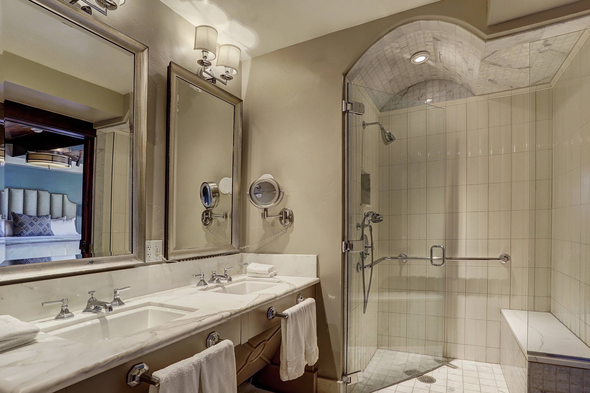 Luxury Suite Bathroom