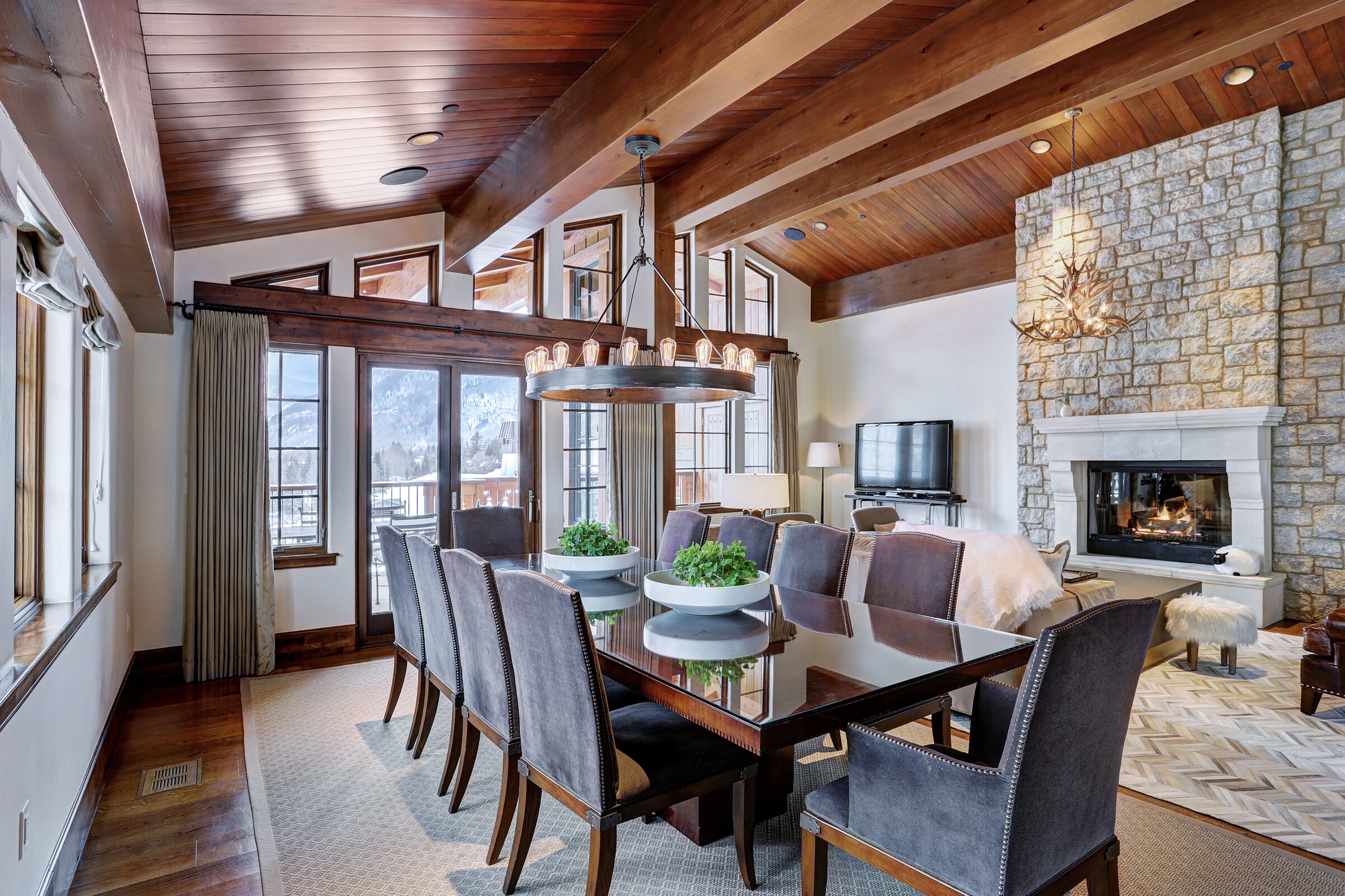 5 Bdrm Chalet - Dining Room & Living Room