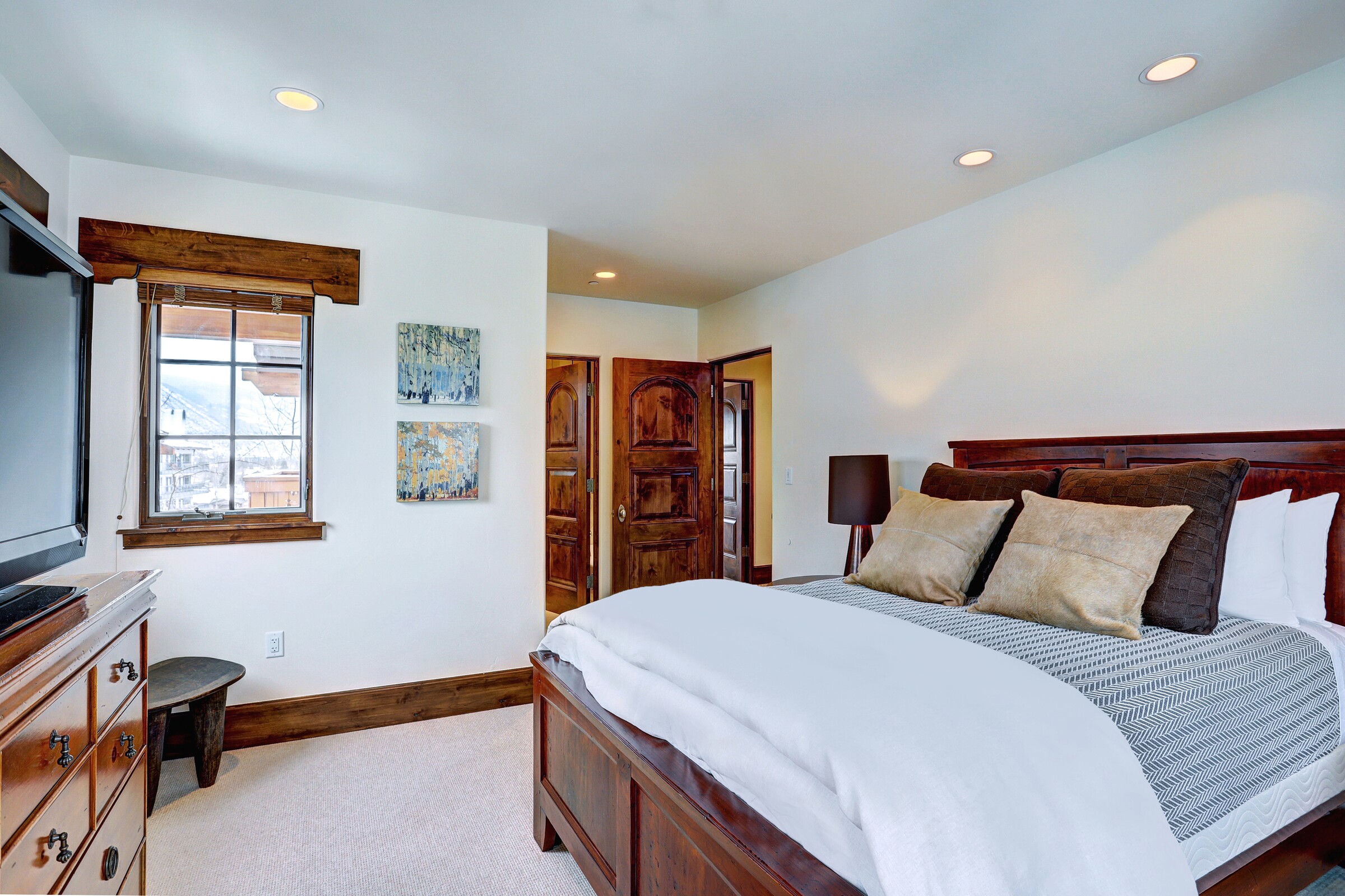 5 Bdrm Chalet - Bedroom