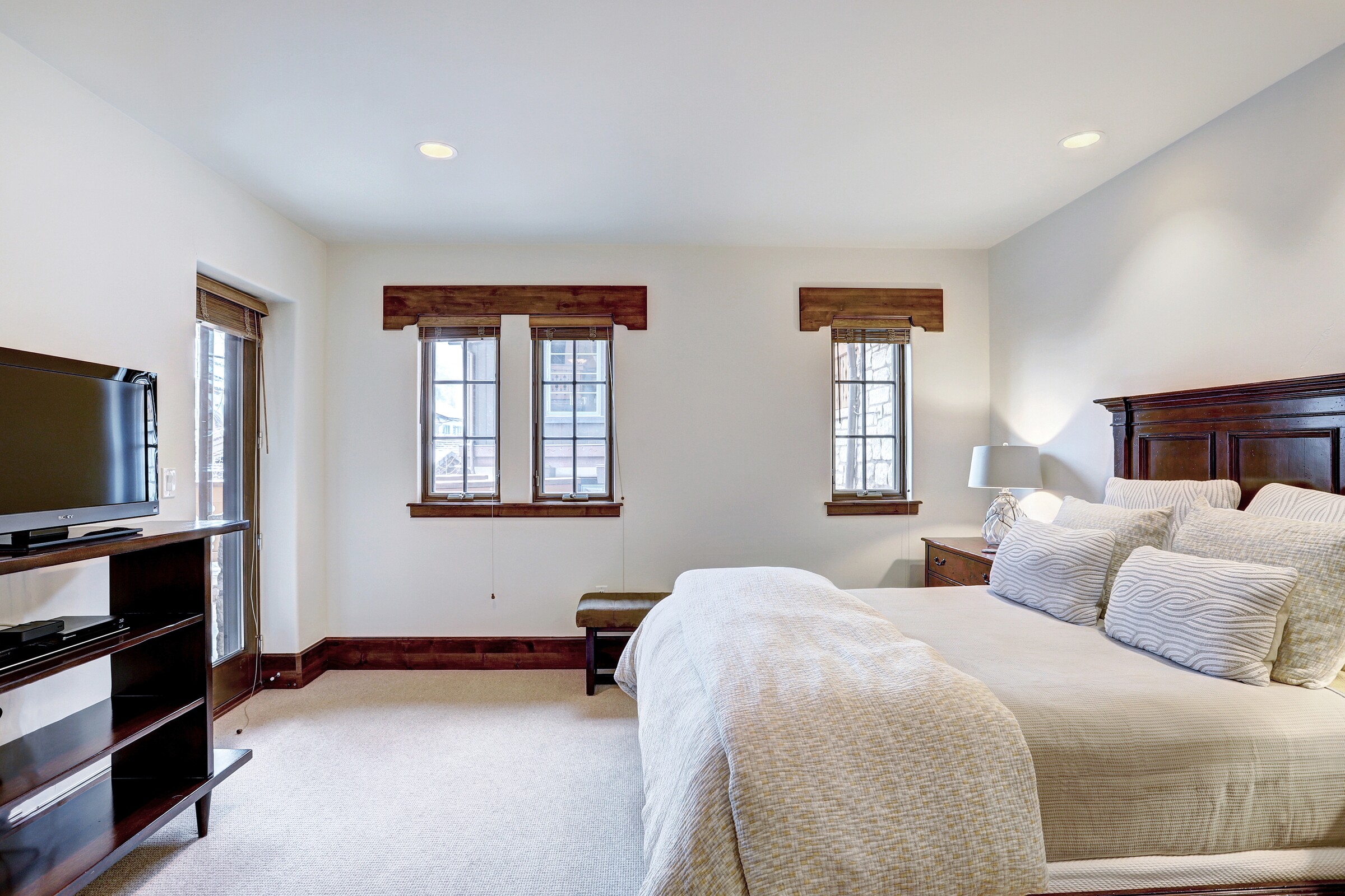 5 Bdrm Chalet - Bedroom