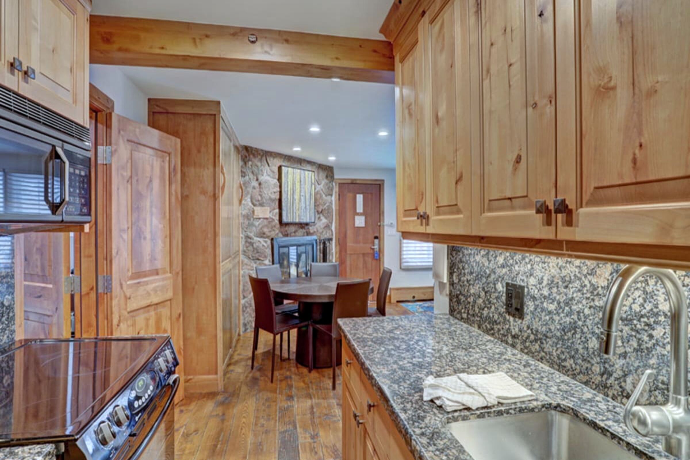 Studio Dining Room & Kitchenette