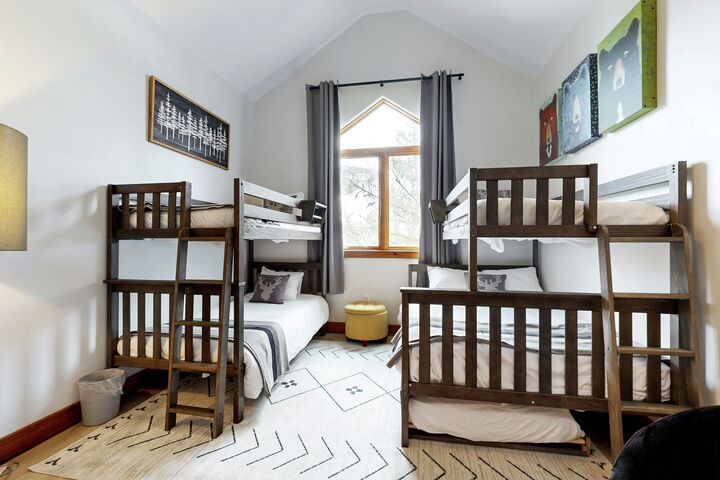 Pinecone Lodge - #306 - The Ski Lodge - Bedroom