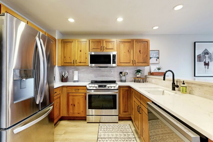 Pinecone Lodge - #306 - The Ski Lodge - Kitchen