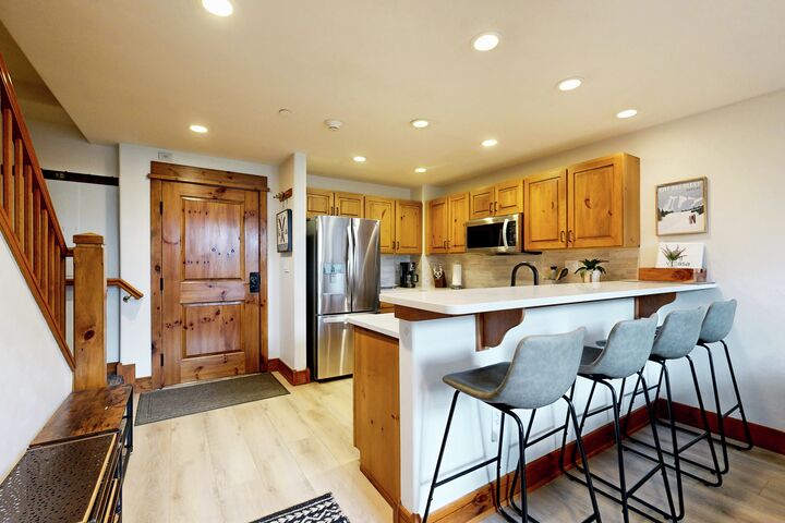 Pinecone Lodge - #306 - The Ski Lodge - Kitchen