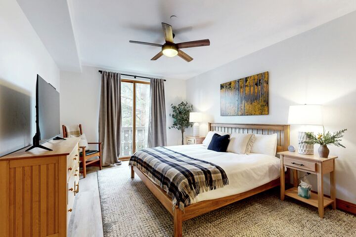Pinecone Lodge - #306 - The Ski Lodge - Master Bedroom