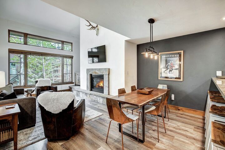 2 Bdrm + Loft Premium - Dining Area