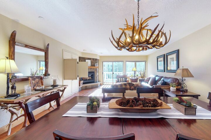 #323 - A Beaver's Lodge - Living Area