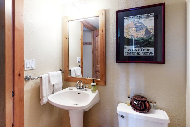 #323 - A Beaver's Lodge - Bathroom