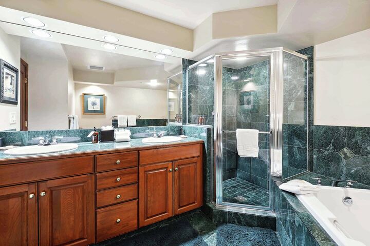 #218 - Master Ensuite Bathroom