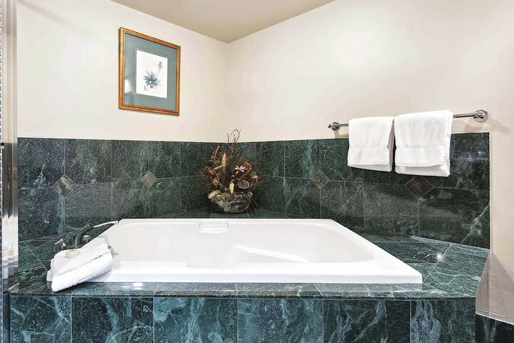 #218 - Master Ensuite Bathroom
